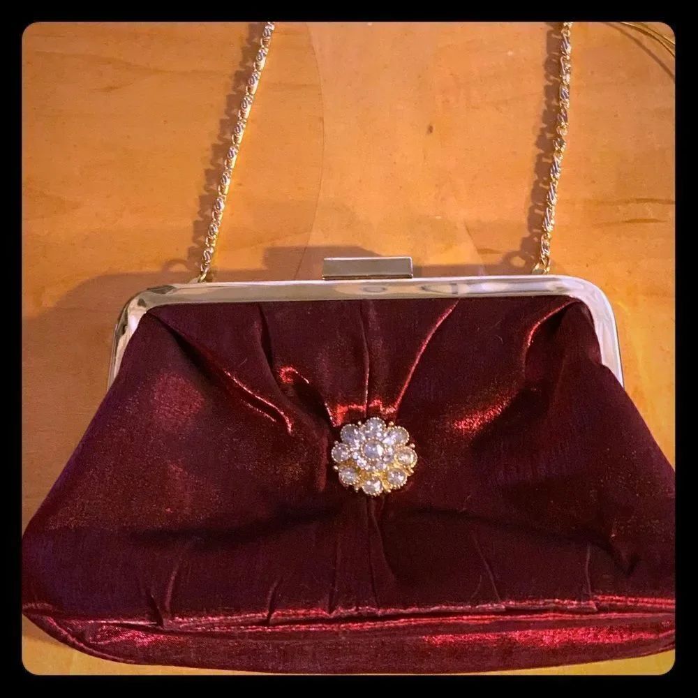 Reckon Flair Small makeup evening bag maroon gold chain zippered compartment New